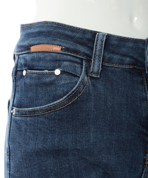 fifth calin（フィフスカラン）の「裾フレアシンプル柔らかデニム（デニムパンツ・レディース・ブラック/ブルー・MEDIUM）」の14枚目の写真