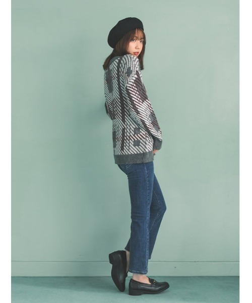 fifth calin（フィフスカラン）の「裾フレアシンプル柔らかデニム（デニムパンツ・レディース・ブラック/ブルー・MEDIUM）」の4枚目の写真