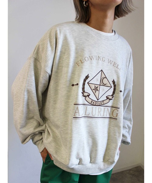 MLI'A（エムリア）の「古着風クロップドロゴスウェット（スウェット・レディース・ネイビー/ネイビー系1/ベージュ系3/ライトグリーン系/ライトグリーン/オートミール・M）」の3枚目の写真