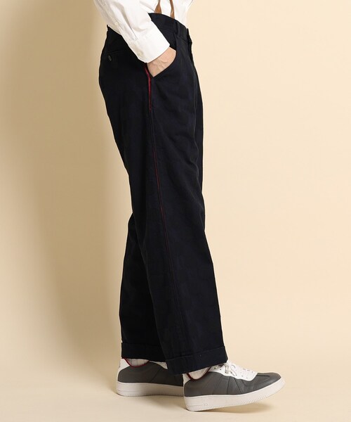 40ｃｔ＆525（フォーティーカラッツアンドゴーニーゴ）の「側章デザイン デニムスラックス（その他パンツ・メンズ・アイボリー/ネイビー系8・01/02/03/04）」の5枚目の写真