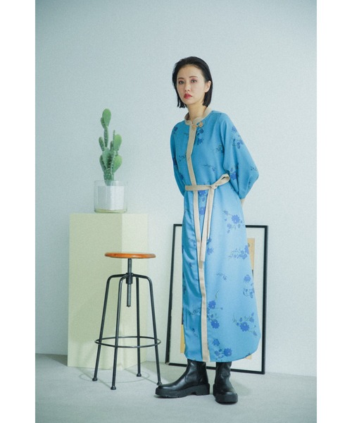 ROSE BUD（ローズバッド）の「ビンテージフラワープリントワンピース（ワンピース・レディース・ブルー/ブラック・ONE SIZE）」の6枚目の写真