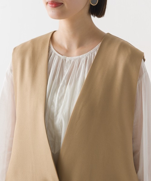 OMNES（オムネス）の「ノーカラーオープンサイドロングジレ（ベスト・レディース・ブラック/ベージュ/ライトカーキ・FREE）」の4枚目の写真