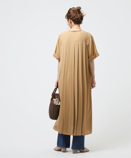 Simplicite（サンプリシテ）の「ブザムバックプリーツワンピース（ワンピース・レディース・ブラック/ベージュ/ブルー・FREE）」の11枚目の写真