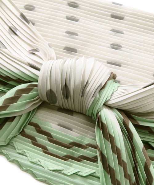 N.（N. Natural Beauty Basic）（エヌエヌナチュラルビューティーベーシック）の「ドット柄プリーツスカーフ（ストール/ショール・レディース・ホワイト系その他/ブラウン系その他・ﾌﾘ-）」の3枚目の写真