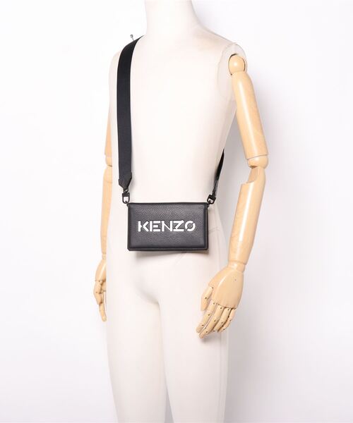 KENZO(ケンゾー)の「Kenzography Leather Strap Phoneholder(スマホグッズ・メンズ・ブラック系その他・ONE SIZE)」の5枚目の写真