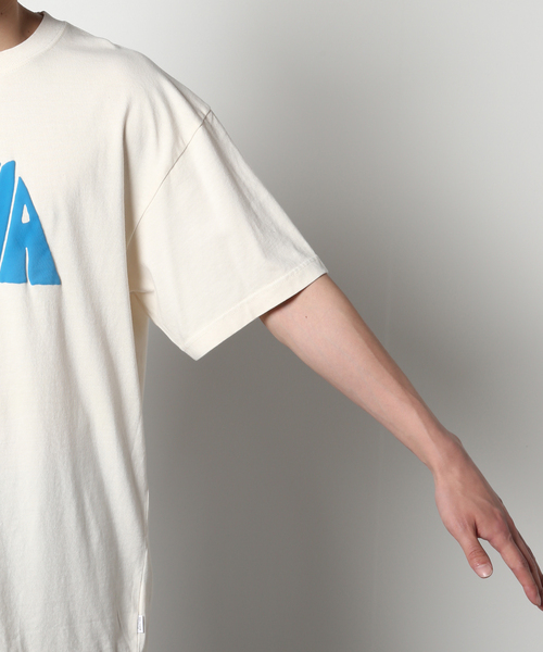 SALVAGE PUBLIC(サルベージパブリック)の「【SALVAGE PUBLIC/サルベージパブリック×JS】別注 ピグメント Tシャツ“Aloha”(Tシャツ/カットソー・メンズ・ブラック/アイボリー・LARGE/MEDIUM)」の9枚目の写真