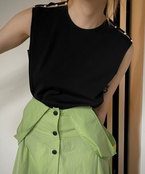 LE CIEL BLEU(ルシェルブルー)の「パールディティールスリーブレスTシャツ / Pearl Detail Sleeve less Tee(Tシャツ/カットソー・レディース・ブラック/オフホワイト/グリーン・38/36)」の2枚目の写真