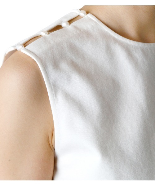 LE CIEL BLEU(ルシェルブルー)の「パールディティールスリーブレスTシャツ / Pearl Detail Sleeve less Tee(Tシャツ/カットソー・レディース・ブラック/オフホワイト/グリーン・38/36)」の8枚目の写真