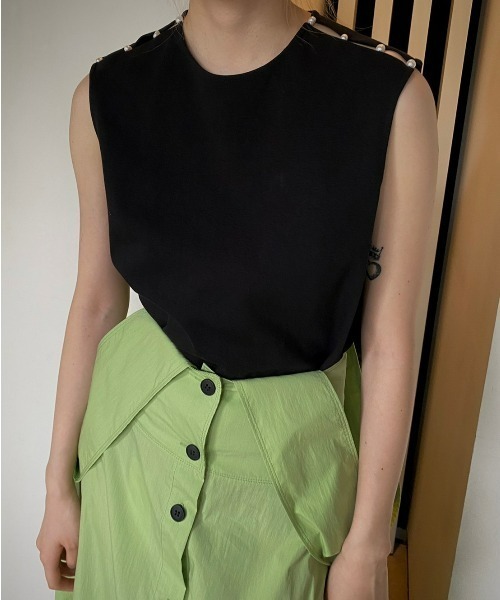 LE CIEL BLEU(ルシェルブルー)の「パールディティールスリーブレスTシャツ / Pearl Detail Sleeve less Tee(Tシャツ/カットソー・レディース・ブラック/オフホワイト/グリーン・38/36)」の10枚目の写真
