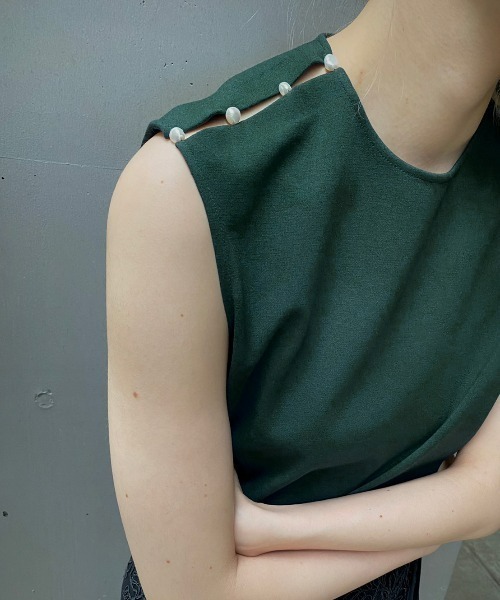 LE CIEL BLEU(ルシェルブルー)の「パールディティールスリーブレスTシャツ / Pearl Detail Sleeve less Tee(Tシャツ/カットソー・レディース・ブラック/オフホワイト/グリーン・38/36)」の22枚目の写真