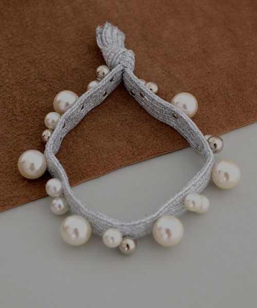 VIBGYOR Women（ヴィブジョー　ウィメン）の「【resonance】パール キラキラ ヘアゴム（ヘアゴム・レディース・ブラック/グレー/ピンク/シルバー/オレンジ/ブラック系1・FREE）」の6枚目の写真