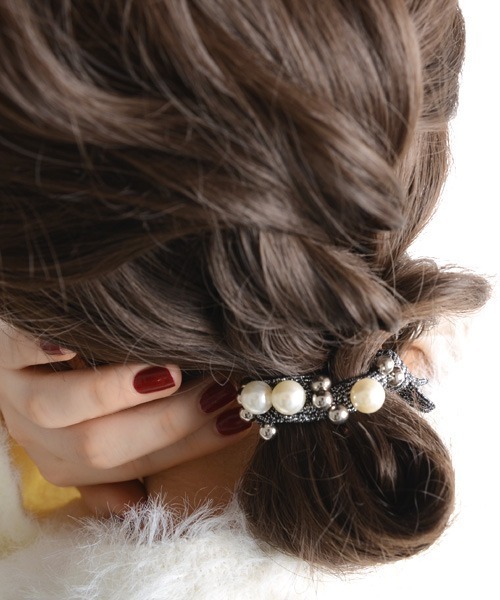 VIBGYOR Women（ヴィブジョー　ウィメン）の「【resonance】パール キラキラ ヘアゴム（ヘアゴム・レディース・ブラック/グレー/ピンク/シルバー/オレンジ/ブラック系1・FREE）」の16枚目の写真