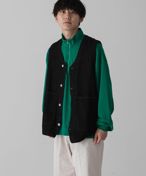 SENSE OF PLACE by URBAN RESEARCH（センスオブプレイスバイアーバンリサーチ）の「『ユニセックス』 Vネックデニムベスト（ベスト・メンズ・ブラック/インディゴブルー・MEDIUM/LARGE）」の3枚目の写真