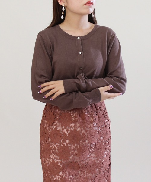 TRUDEA(トルディア)の「ショート丈ニットカーディガン(カーディガン/ボレロ・レディース・モカ/ワイン/ブラック/ホワイト・MEDIUM/LARGE)」の3枚目の写真