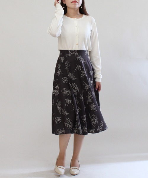 TRUDEA(トルディア)の「ショート丈ニットカーディガン(カーディガン/ボレロ・レディース・モカ/ワイン/ブラック/ホワイト・MEDIUM/LARGE)」の17枚目の写真