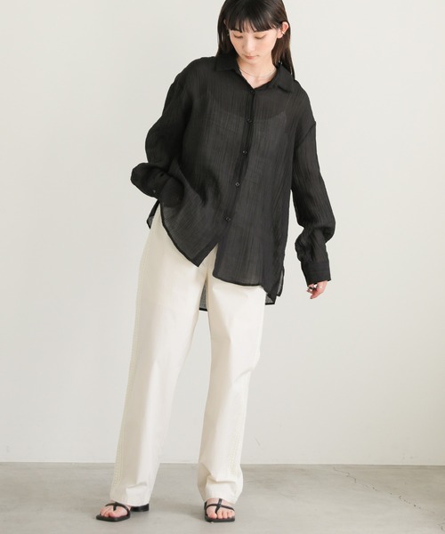 select MOCA（セレクトモカ）の「オーバーサイズシアーシャツ（シャツ/ブラウス・レディース・ベージュ/ブラック/アイボリー・FREE）」の5枚目の写真