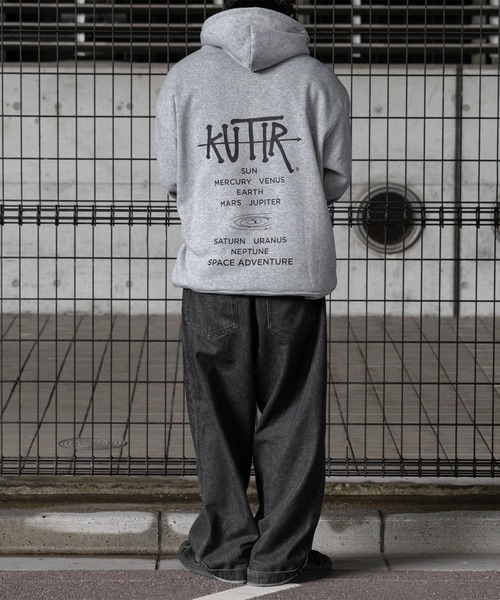 kutir(クティール)の「グラフィティロゴプルオーバーパーカー(パーカー・メンズ・グレー/ブラック・MEDIUM/LARGE)」の13枚目の写真