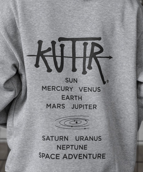 kutir(クティール)の「グラフィティロゴプルオーバーパーカー(パーカー・メンズ・グレー/ブラック・MEDIUM/LARGE)」の19枚目の写真