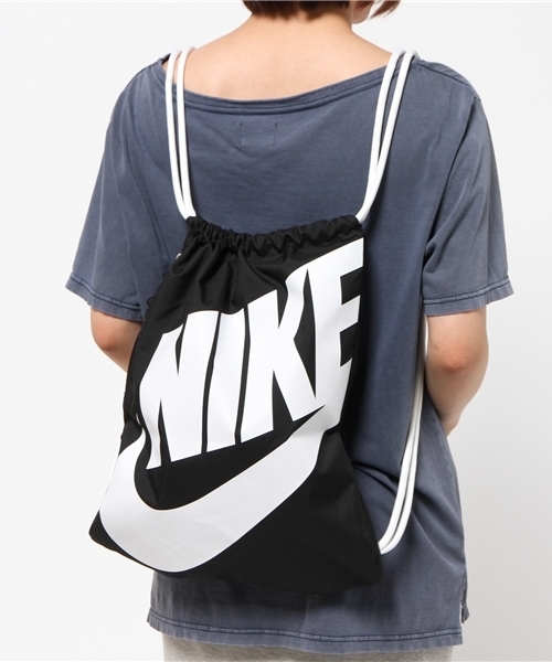 NIKE（ナイキ）の「NIKE（ナイキ） GYM SAC（バックパック/リュック・レディース・ブラック/レッド/イエロー/コバルトブルー/ネイビー・フリー）」の13枚目の写真
