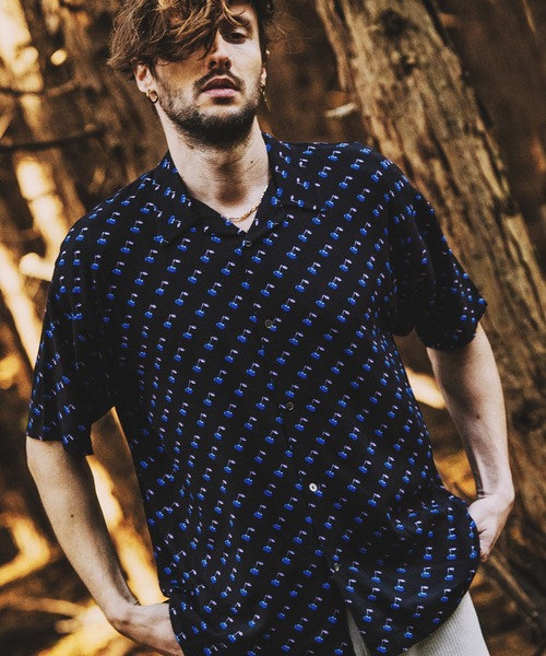 NO ID.（ノーアイディ）の「【NO ID.】Cherry Print Open Collar Shirt / チェリー プリント オープン カラー シャツ（シャツ/ブラウス・メンズ・ブルー/ブラック/レッド・ONE SIZE）」の7枚目の写真