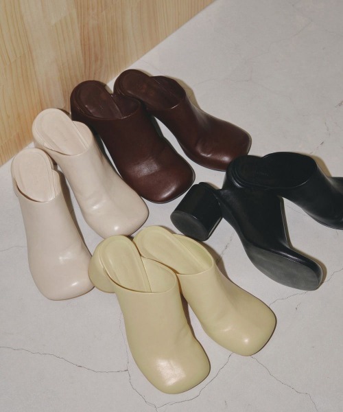 TODAYFUL（トゥデイフル）の「TODAYFUL(トゥデイフル) "Chunky Heel Sabot"チャンキーヒールサボ/12321004（サンダル・レディース・ブラック・38/36/37）」の3枚目の写真