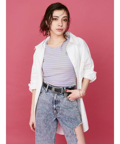 EVRIS（エヴリス）の「ワンポイントベーシックオーバーサイズシャツ（シャツ/ブラウス・レディース・ホワイト/イエロー/ブルー・FREE）」の4枚目の写真