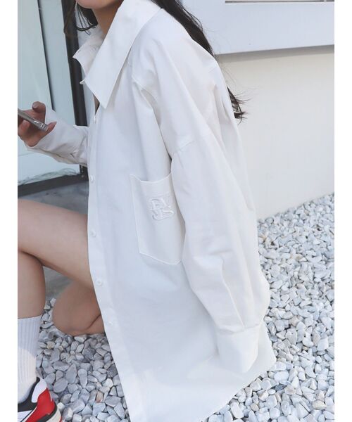 EVRIS（エヴリス）の「ワンポイントベーシックオーバーサイズシャツ（シャツ/ブラウス・レディース・ホワイト/イエロー/ブルー・FREE）」の9枚目の写真