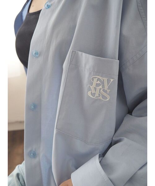 EVRIS（エヴリス）の「ワンポイントベーシックオーバーサイズシャツ（シャツ/ブラウス・レディース・ホワイト/イエロー/ブルー・FREE）」の13枚目の写真