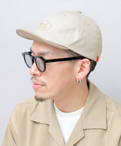 UNIVERSAL OVERALL(ユニバーサルオーバーオール)の「ロゴ刺繍 バイカラー ショートバイザー(キャップ・メンズ・ベージュ/グレー・FREE)」の7枚目の写真