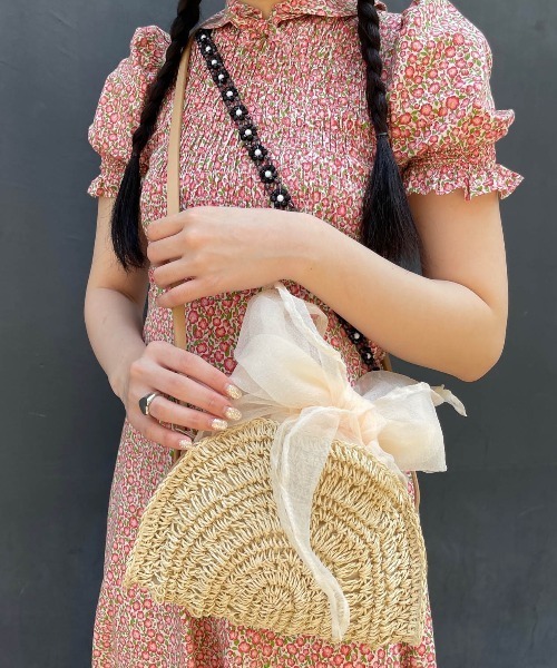 Casselini（キャセリーニ）の「Casselini(キャセリーニ)ハーフムーンリボンポシェット（ショルダーバッグ・レディース・アイボリー/ブラック/オレンジ/パープル・FREE）」の2枚目の写真