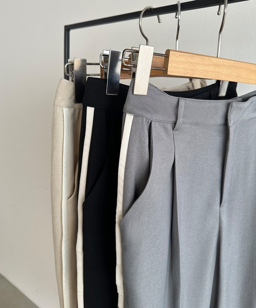 callautia(カラウティア)の「サイドラインスラックスパンツ(スラックス・レディース・ブラック/ライトグレー/ライトベージュ・LARGE/SMALL/MEDIUM)」の21枚目の写真