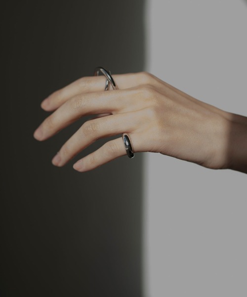 novice（ノーヴィス）の「【novice】Volume Pinky Ring（リング・レディース・シルバー/ゴールド・FREE）」の4枚目の写真