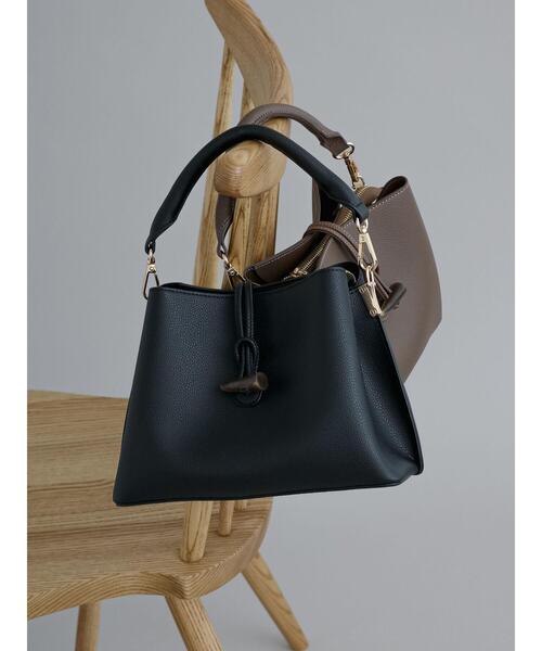 Te chichi(テチチ)の「トグル合皮ミニバッグ(ハンドバッグ・レディース・ブラウン/ブラック・F)」の1枚目の写真