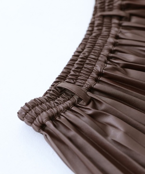 osharewalker（オシャレウォーカー）の「『フェイクレザープリーツスカート』（スカート・レディース・ブラウン/ブラック・FREE）」の15枚目の写真