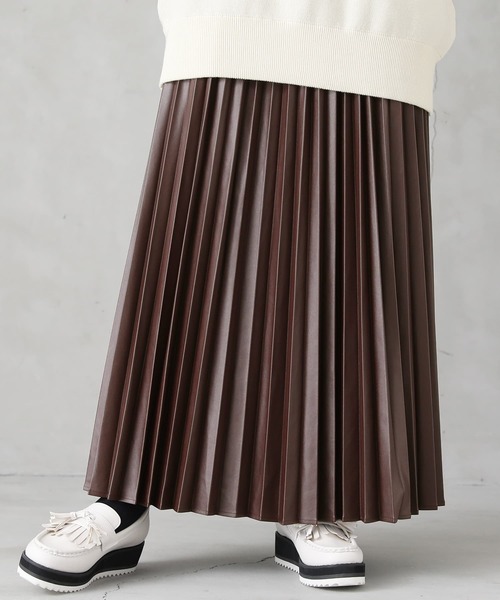osharewalker（オシャレウォーカー）の「『フェイクレザープリーツスカート』（スカート・レディース・ブラウン/ブラック・FREE）」の9枚目の写真