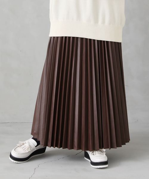 osharewalker（オシャレウォーカー）の「『フェイクレザープリーツスカート』（スカート・レディース・ブラウン/ブラック・FREE）」の10枚目の写真
