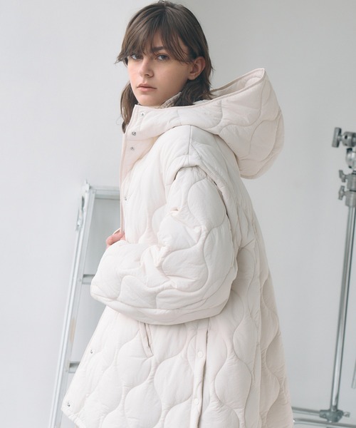 LE CIEL BLEU(ルシェルブルー)の「2ウェイパッドコクーンコート / 2way Padded Cocoon Coat(その他アウター・レディース・オフホワイト/ブラック・36)」の10枚目の写真