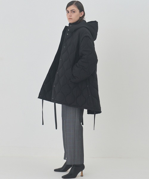 LE CIEL BLEU(ルシェルブルー)の「2ウェイパッドコクーンコート / 2way Padded Cocoon Coat(その他アウター・レディース・オフホワイト/ブラック・36)」の19枚目の写真