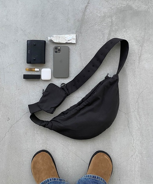 CANAL JEAN（キャナルジーン）の「diggity　パデットボディバッグ（ボディバッグ/ウエストポーチ・レディース・ブラック/アイボリー・ONE SIZE）」の10枚目の写真