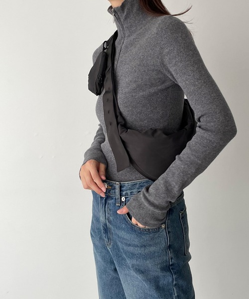 CANAL JEAN（キャナルジーン）の「diggity　パデットボディバッグ（ボディバッグ/ウエストポーチ・レディース・ブラック/アイボリー・ONE SIZE）」の11枚目の写真