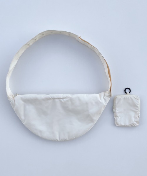 CANAL JEAN（キャナルジーン）の「diggity　パデットボディバッグ（ボディバッグ/ウエストポーチ・レディース・ブラック/アイボリー・ONE SIZE）」の22枚目の写真