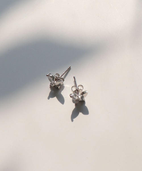 CEMONEMO(セモネモ)の「【金属アレルギー対応】 ハーフビジュー バタフライ ピアス / silver925ポスト(ピアス(両耳用)・レディース・シルバー/ゴールド・FREE)」の10枚目の写真