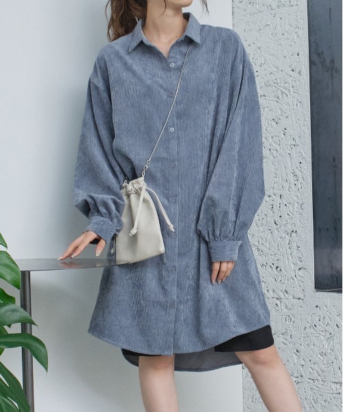 ad thie（アドティエ）の「コーデュロイボリュームシャツワンピース（シャツワンピース・レディース・モカ/ベージュ/グレイッシュベージュ/ダークブルー・FREE）」の4枚目の写真
