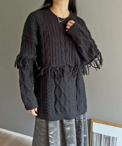 Jewelobe（ジュエローブ）の「マルチケーブルフリンジオーバーニットプルオーバー（ニット/セーター・レディース・ホワイト/ブラック/ホワイト×ブラック/グレー・FREE）」の3枚目の写真