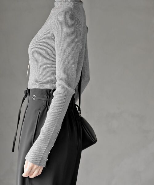 rps（アールピーエス）の「袖口ボタンタートルリブニットプルオーバー（ニット/セーター・レディース・ベージュ系その他/レッド/アイボリー/グリーン/ブラック/杢グレー/ブルー/イエロー・M/L）」の21枚目の写真