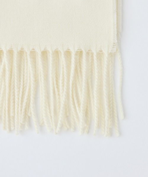 one after another NICE CLAUP（ワンアフターアナザーナイスクラップ）の「ブローチ付きマフラー（その他小物・レディース・グレー/アイボリー/ブラック/ボルドー・FREE）」の6枚目の写真