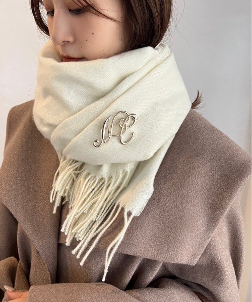 one after another NICE CLAUP（ワンアフターアナザーナイスクラップ）の「ブローチ付きマフラー（その他小物・レディース・グレー/アイボリー/ブラック/ボルドー・FREE）」の11枚目の写真