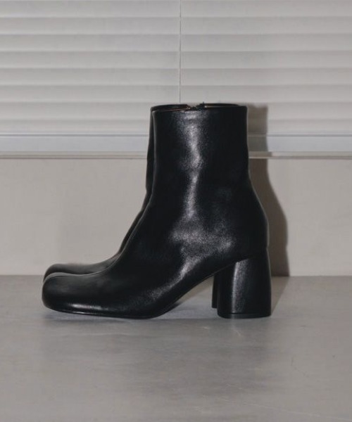 TODAYFUL(トゥデイフル)の「TODAYFUL Square Short Boots 12321008(ブーツ・レディース・ブラック・38/37/36)」の3枚目の写真