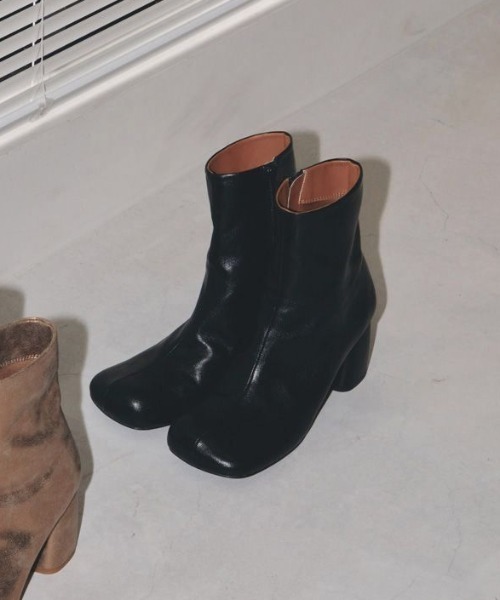 TODAYFUL(トゥデイフル)の「TODAYFUL Square Short Boots 12321008(ブーツ・レディース・ブラック・38/37/36)」の4枚目の写真