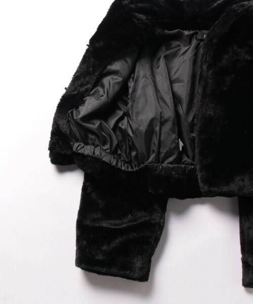 LATINA(ラティーナ)の「フェイクファーショートコート(その他アウター・レディース・ブラック/グレー・FREE)」の4枚目の写真